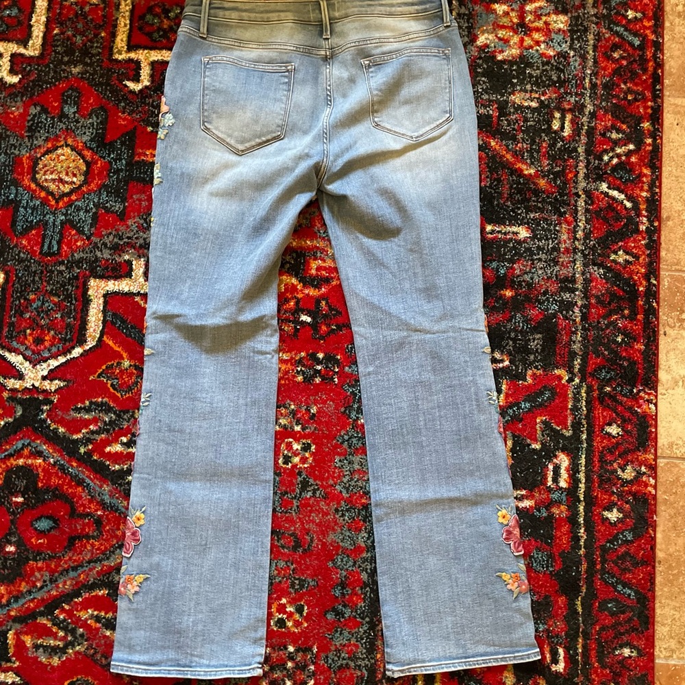 NWT Kelly Floral Embroidery Bootcut Jeans - Picture 5 of 6